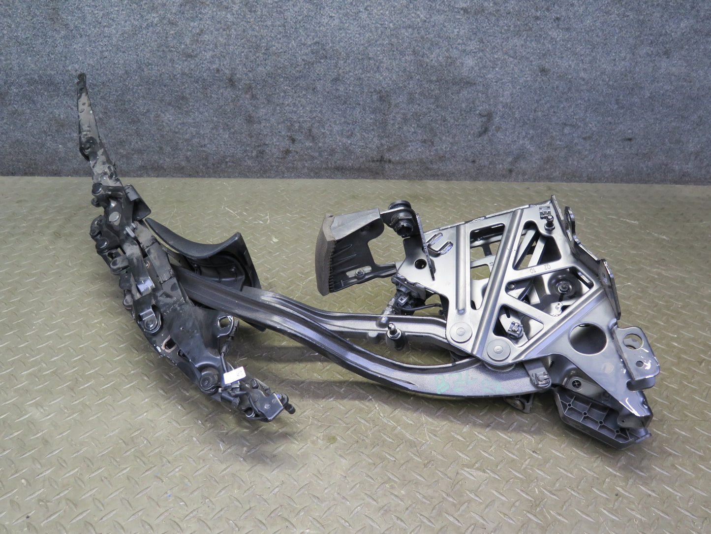 09-16 BMW E89 Z4 Convertible Rear Right TOP Roof Hinge OEM