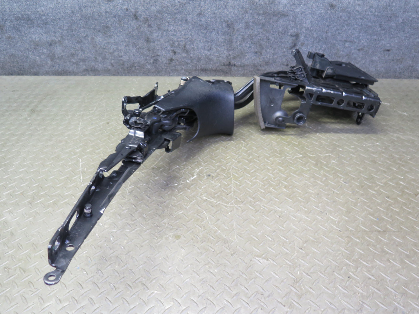 09-16 BMW E89 Z4 Convertible Rear Right TOP Roof Hinge OEM