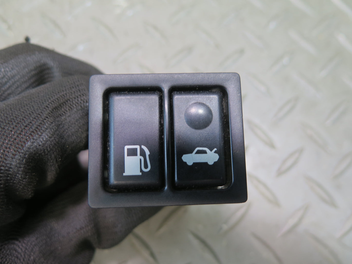 02-10 Lexus Z40 SC430 Trunk Lid Release Fuel Door Lock Unlock Button Switch OEM