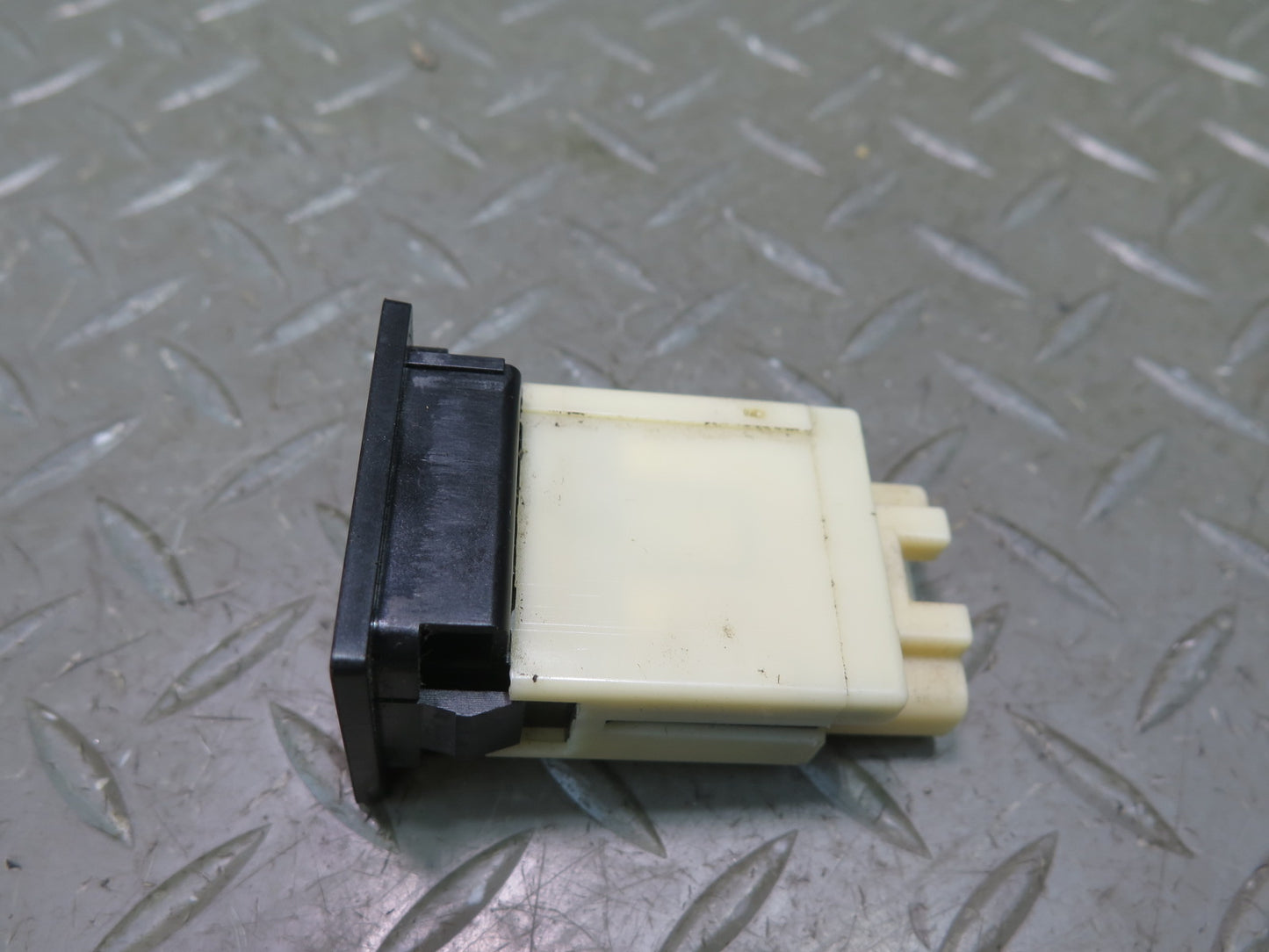 02-10 Lexus Z40 SC430 Trunk Lid Release Fuel Door Lock Unlock Button Switch OEM