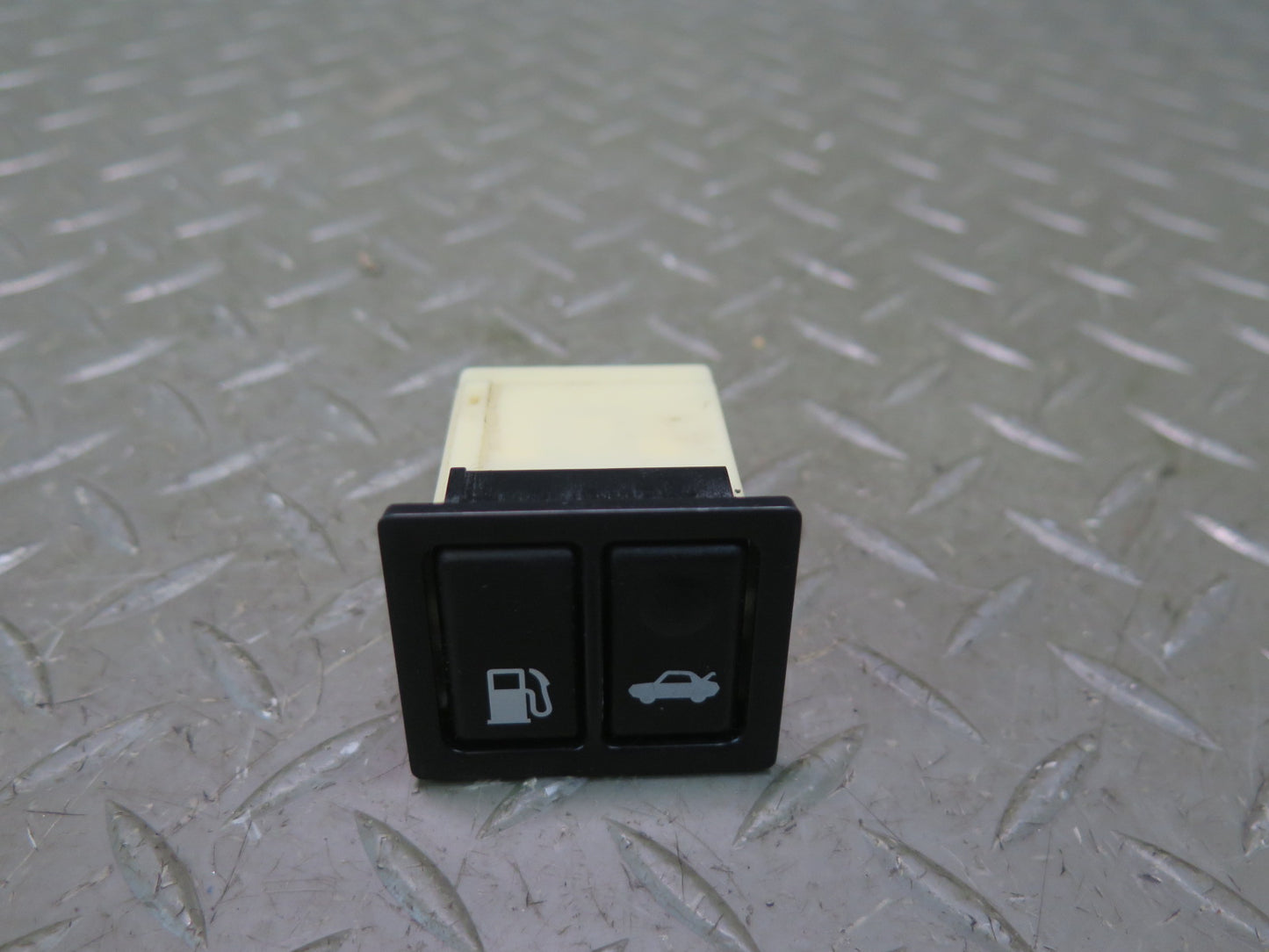 02-10 Lexus Z40 SC430 Trunk Lid Release Fuel Door Lock Unlock Button Switch OEM