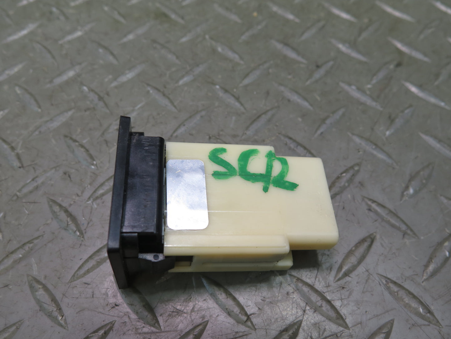 02-10 Lexus Z40 SC430 Trunk Lid Release Fuel Door Lock Unlock Button Switch OEM