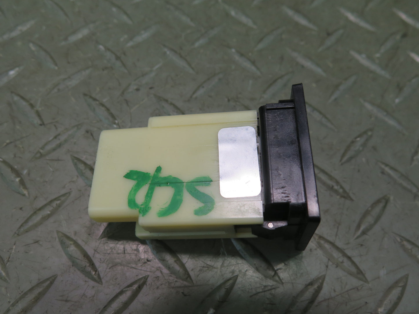 02-10 Lexus Z40 SC430 Trunk Lid Release Fuel Door Lock Unlock Button Switch OEM