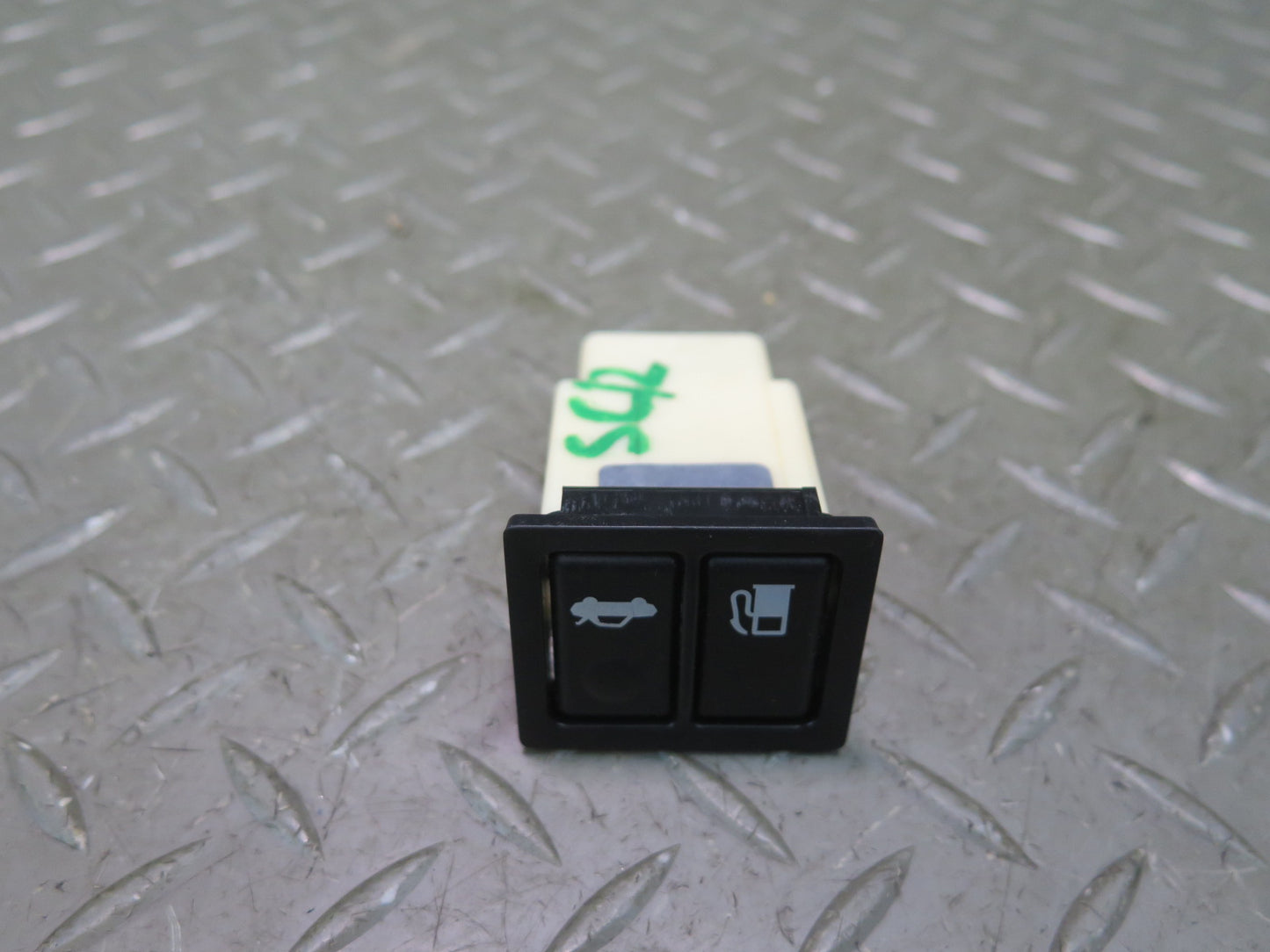 02-10 Lexus Z40 SC430 Trunk Lid Release Fuel Door Lock Unlock Button Switch OEM