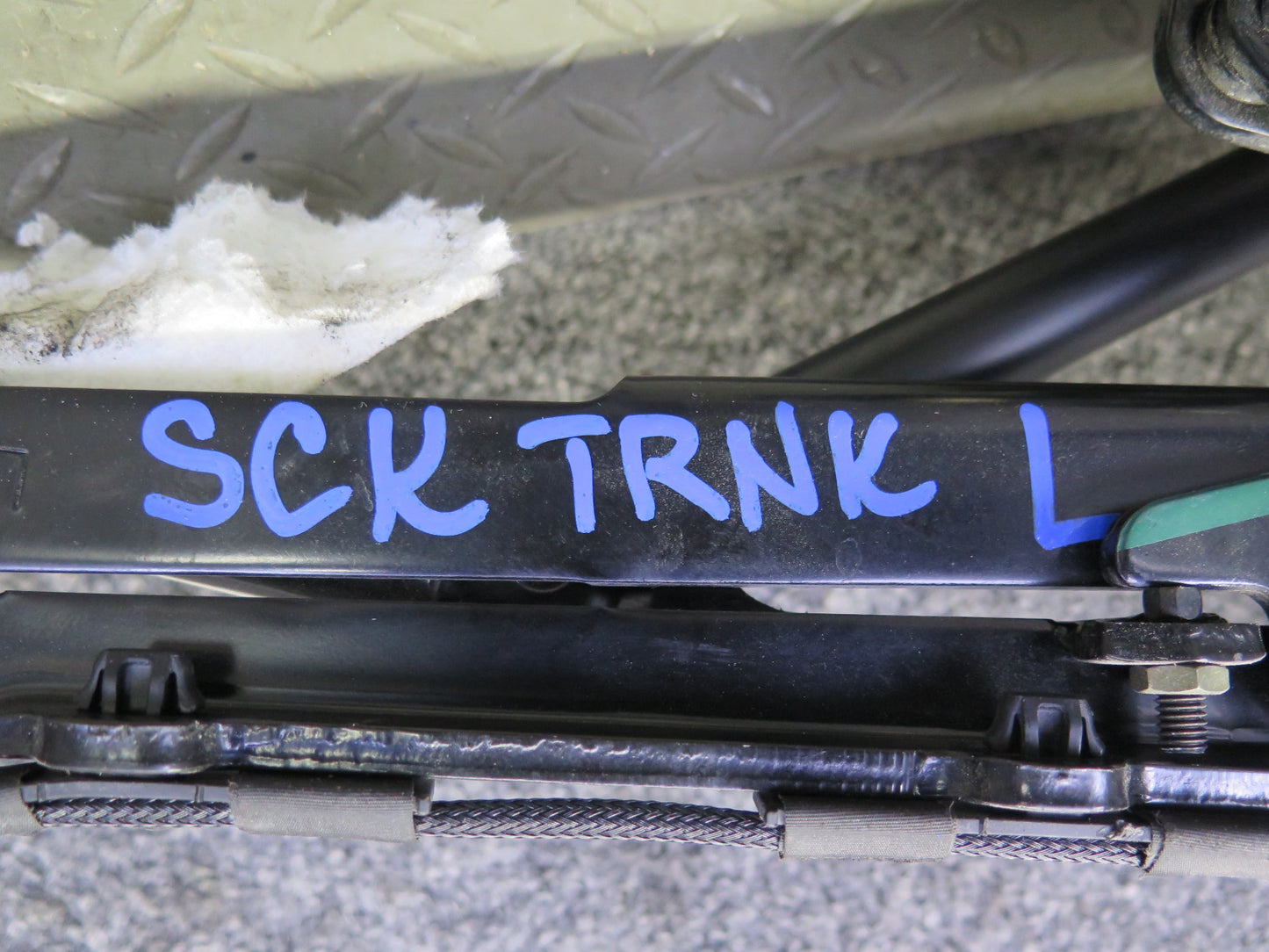 02-10 Lexus SC430 UZZ40L Rear Left & Right Trunk Hinge Black Set OEM