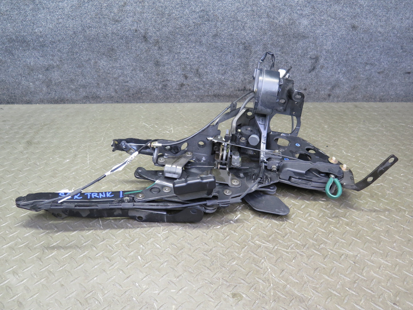 02-10 Lexus SC430 UZZ40L Rear Left & Right Trunk Hinge Black Set OEM