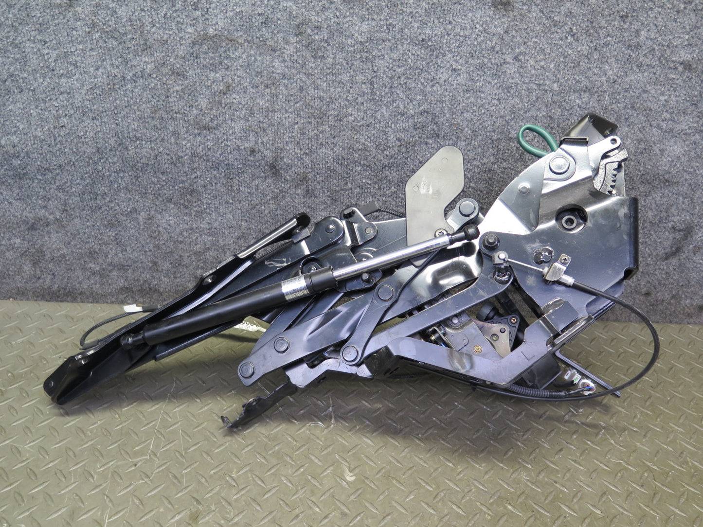 02-10 Lexus SC430 UZZ40L Rear Left & Right Trunk Hinge Black Set OEM