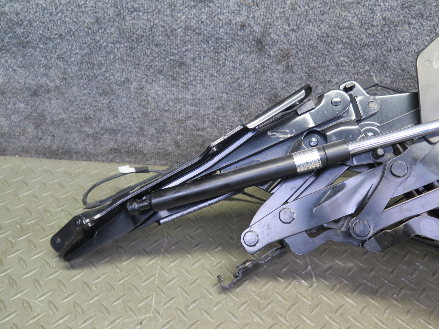 02-10 Lexus SC430 UZZ40L Rear Left & Right Trunk Hinge Black Set OEM