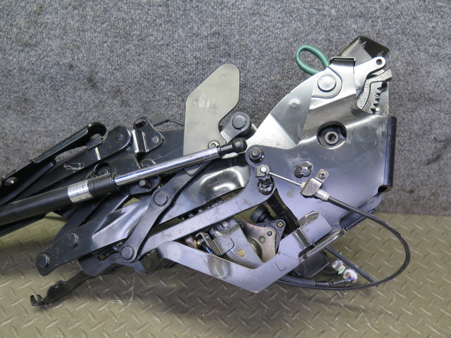 02-10 Lexus SC430 UZZ40L Rear Left & Right Trunk Hinge Black Set OEM