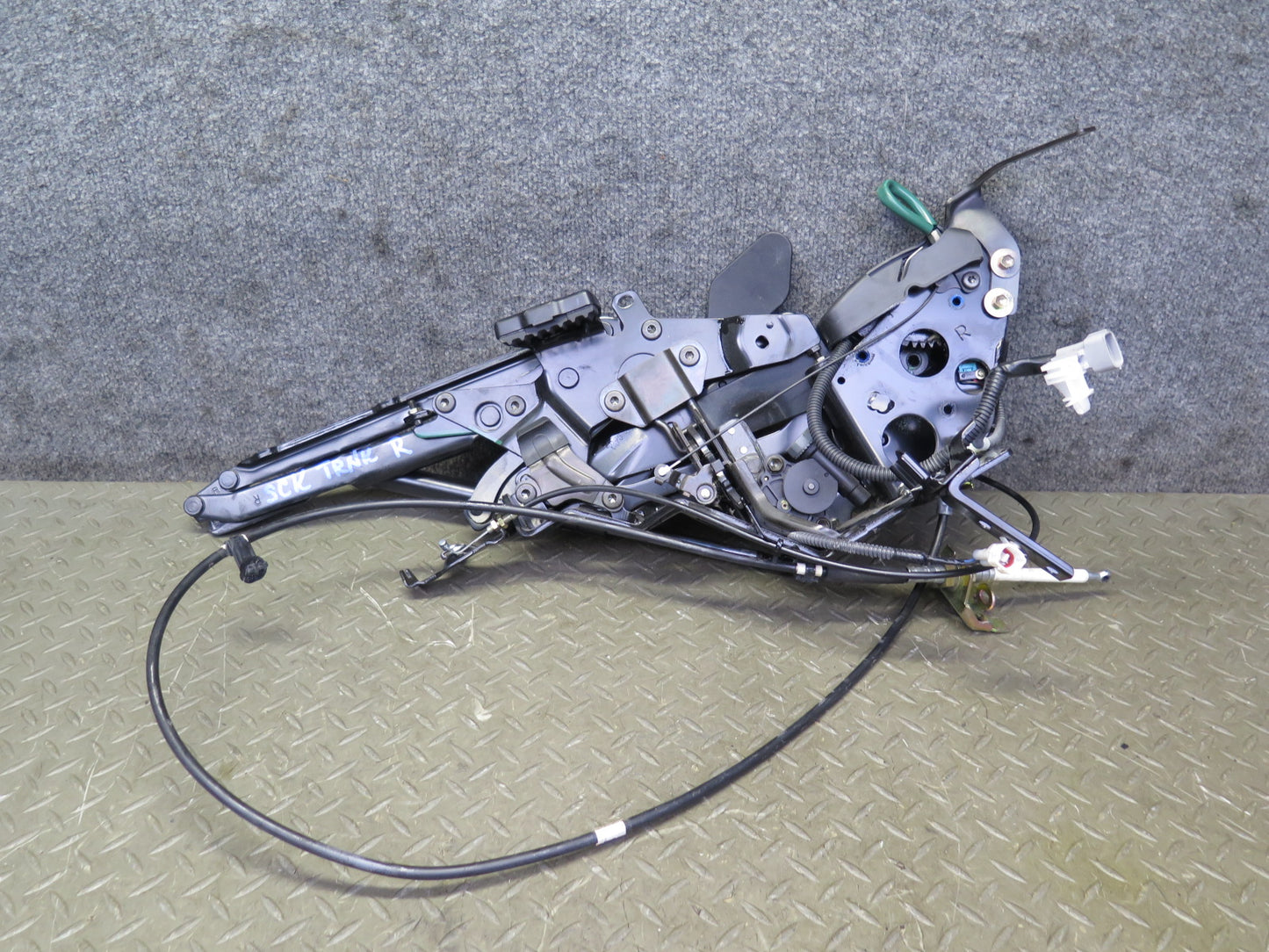 02-10 Lexus SC430 UZZ40L Rear Left & Right Trunk Hinge Black Set OEM