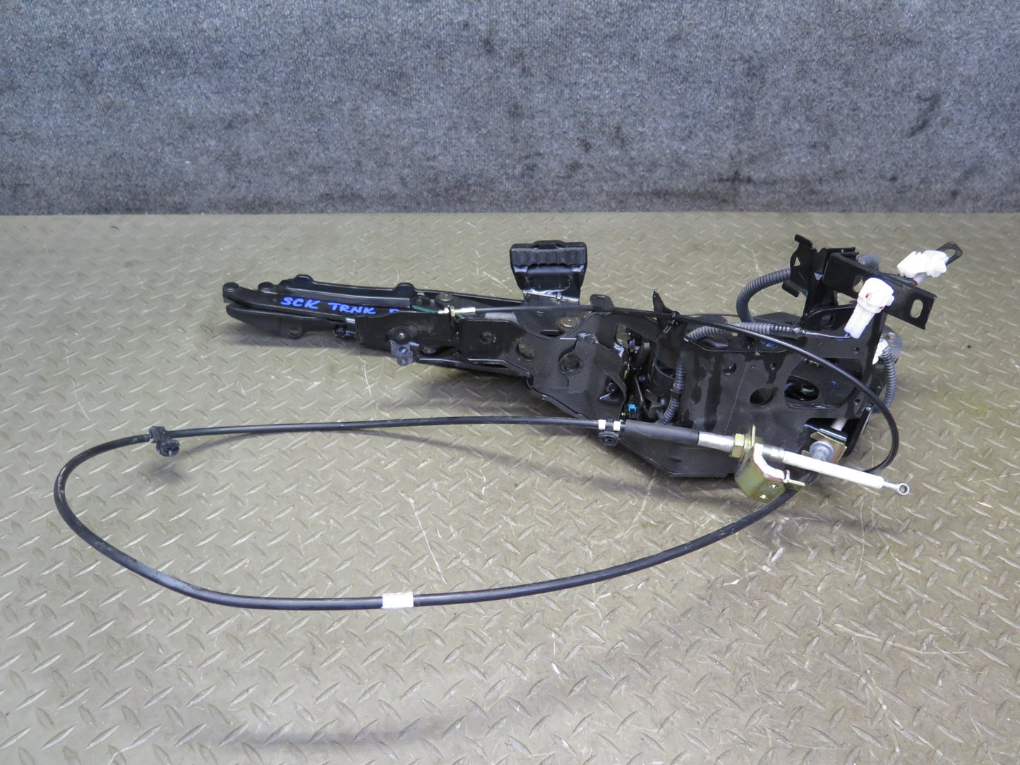 02-10 Lexus SC430 UZZ40L Rear Left & Right Trunk Hinge Black Set OEM