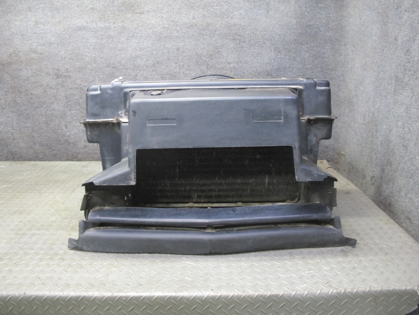 84-89 Chevrolet Corvette C4 M/T Engine Radiator AC Condenser Fan Shroud Assy OEM