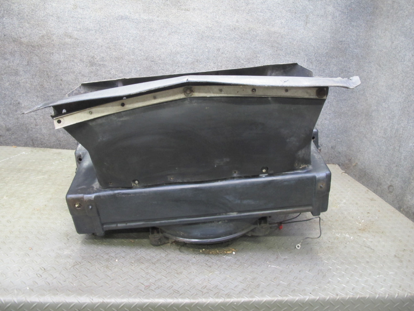 84-89 Chevrolet Corvette C4 M/T Engine Radiator AC Condenser Fan Shroud Assy OEM