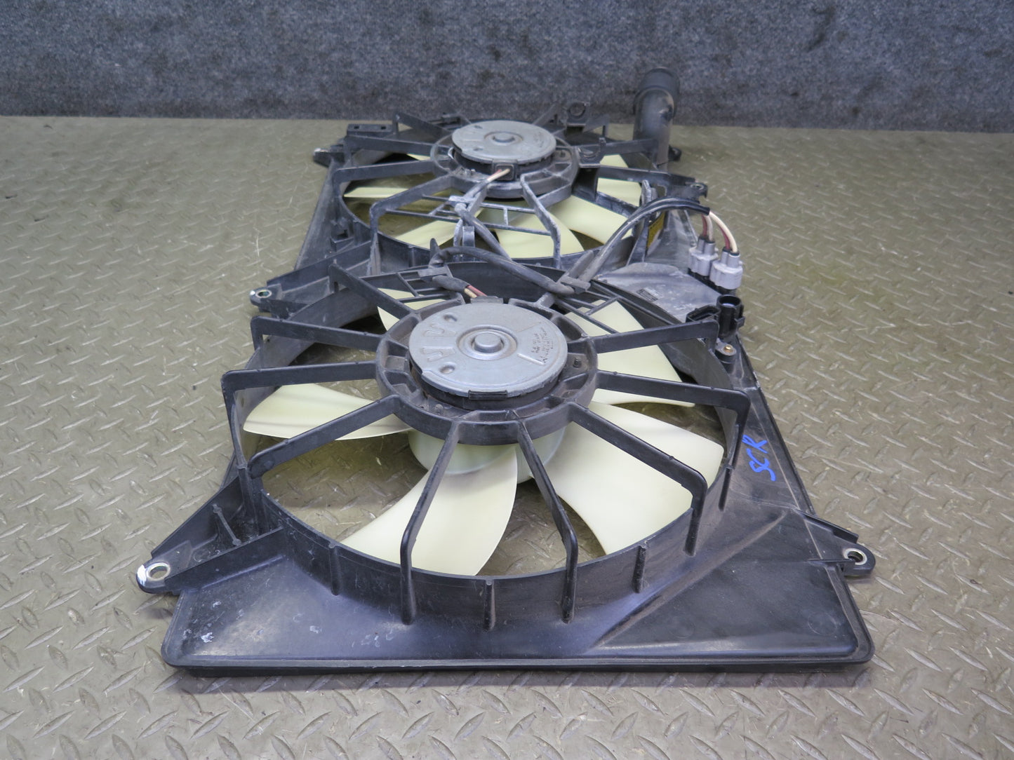 02-10 Lexus SC430 Engine Cooling Fan Motor Shroud w Control Module OEM