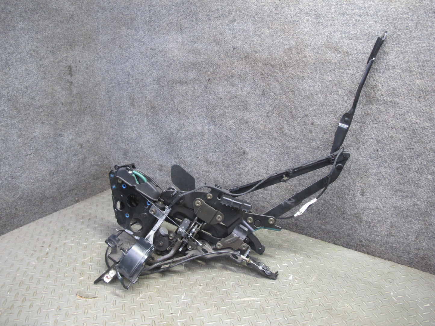 02-10 Lexus SC430 UZZ40L Rear Left & Right Trunk Hinge Black Set OEM