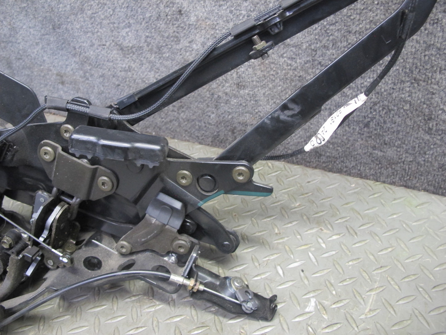 02-10 Lexus SC430 UZZ40L Rear Left & Right Trunk Hinge Black Set OEM
