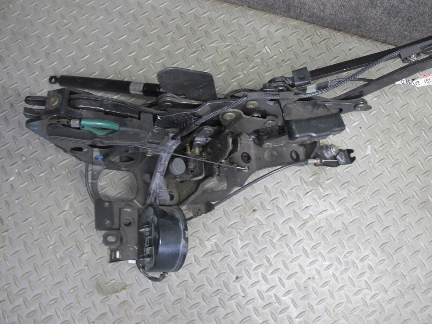 02-10 Lexus SC430 UZZ40L Rear Left & Right Trunk Hinge Black Set OEM