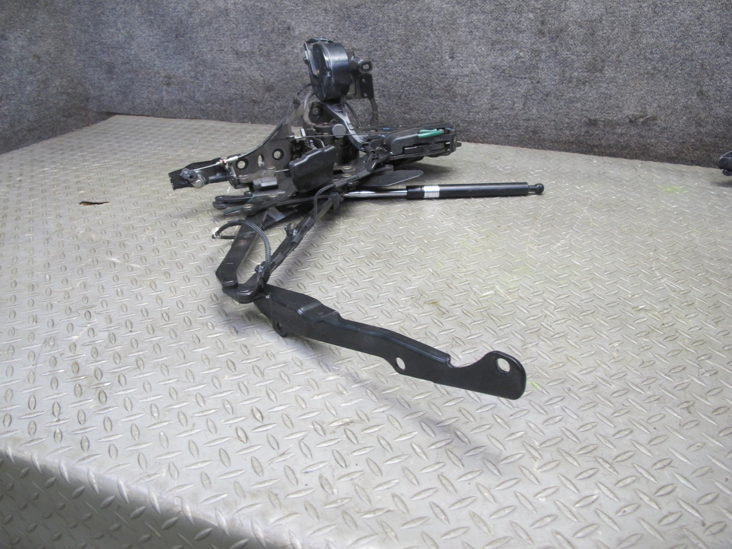 02-10 Lexus SC430 UZZ40L Rear Left & Right Trunk Hinge Black Set OEM
