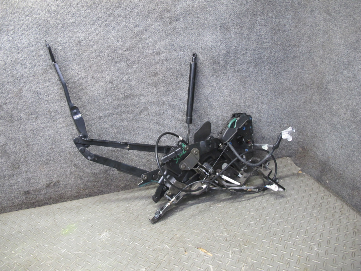 02-10 Lexus SC430 UZZ40L Rear Left & Right Trunk Hinge Black Set OEM