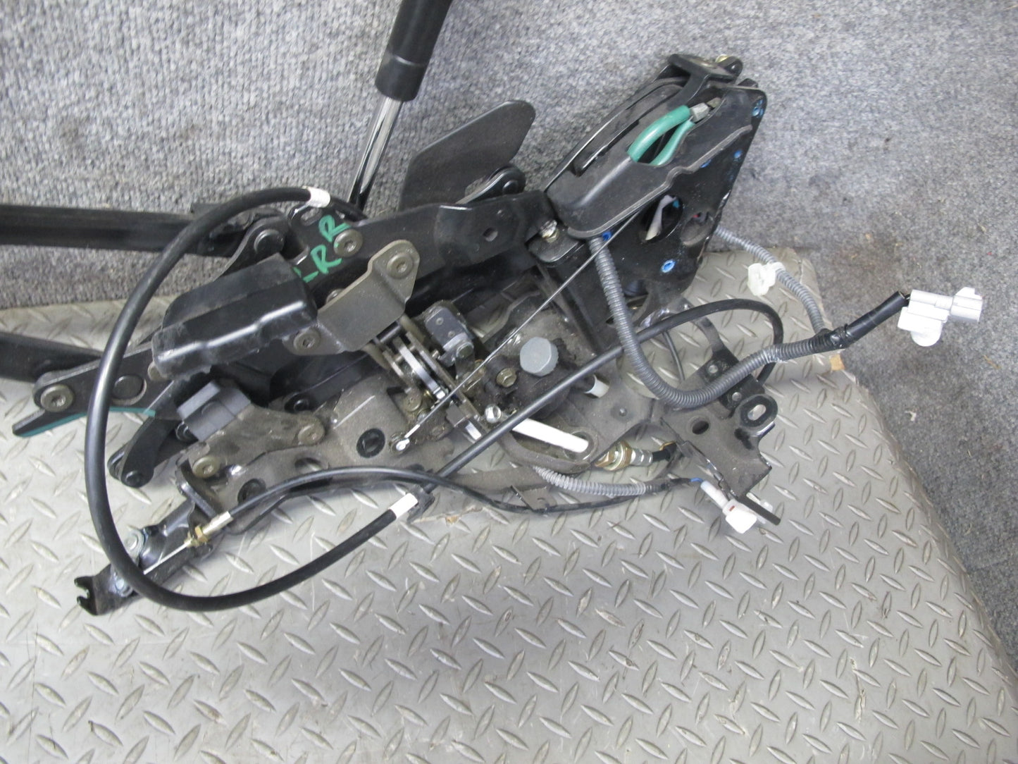 02-10 Lexus SC430 UZZ40L Rear Left & Right Trunk Hinge Black Set OEM