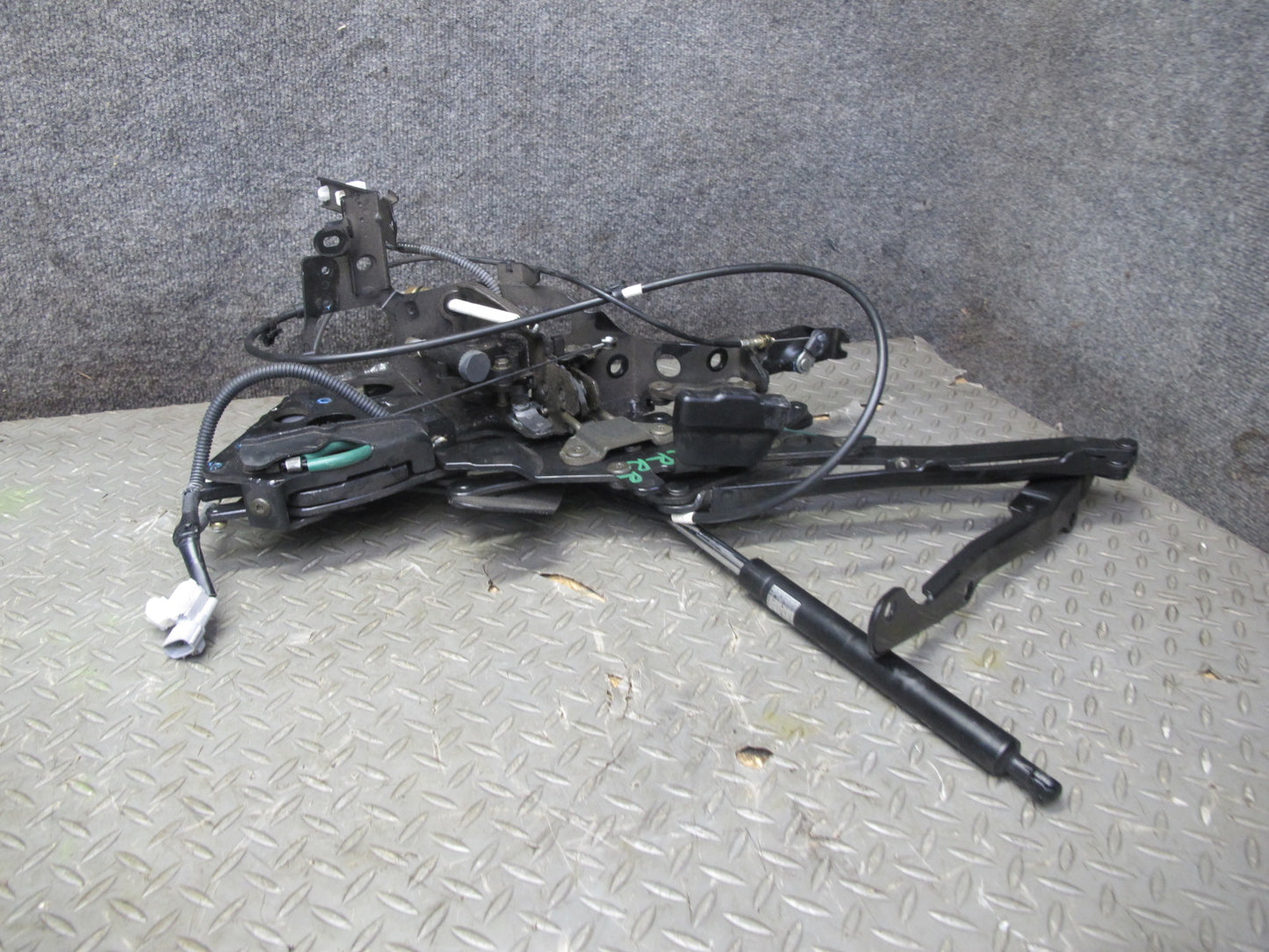 02-10 Lexus SC430 UZZ40L Rear Left & Right Trunk Hinge Black Set OEM
