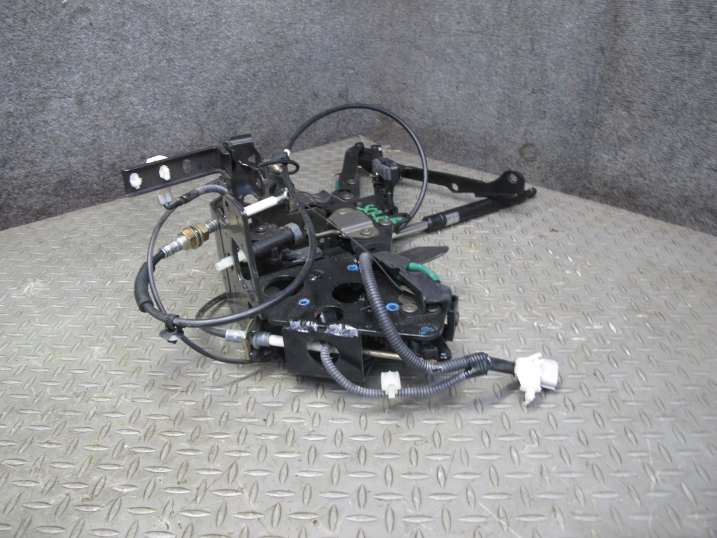 02-10 Lexus SC430 UZZ40L Rear Left & Right Trunk Hinge Black Set OEM