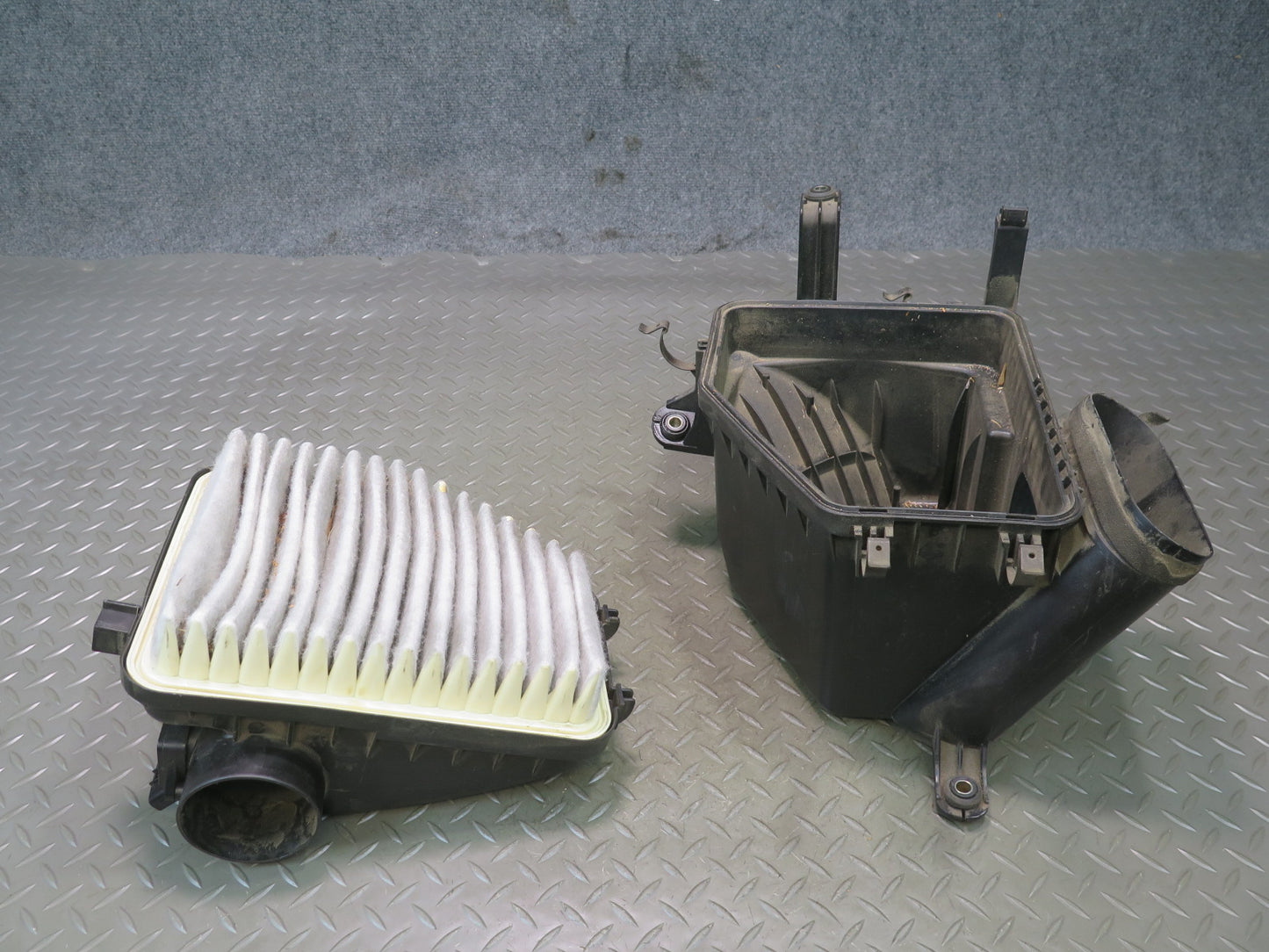 02-10 Lexus Z40 SC430 3UZFE Air Intake Cleaner Filter Box w MAF Sensor OEM
