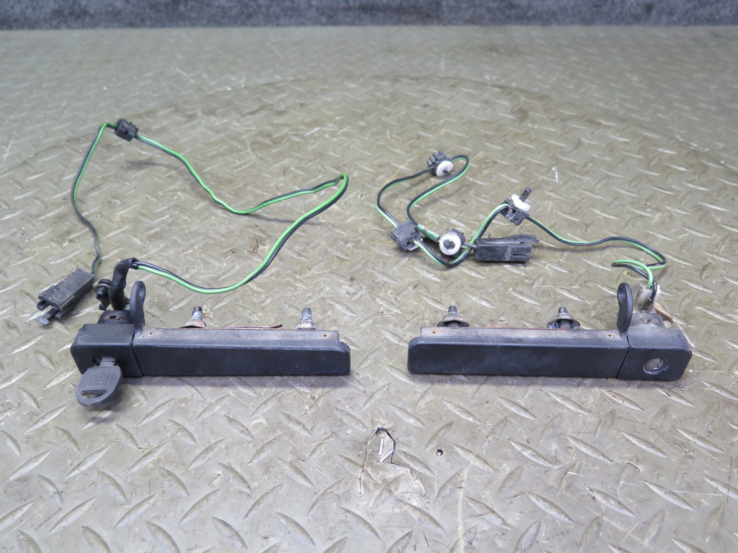 1984 Chevrolet Corvette C4 M/T Steering Column Ignition Switch Lock KEY Set OEM