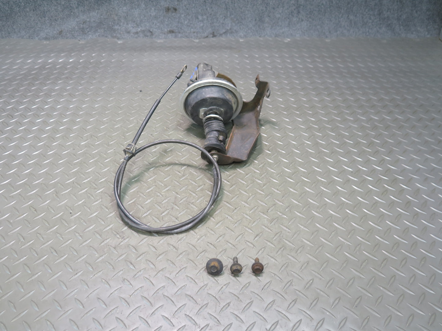 1984 Chevrolet Corvette C4 Cruise Control Servo Actuator w Cable & Bolts OEM