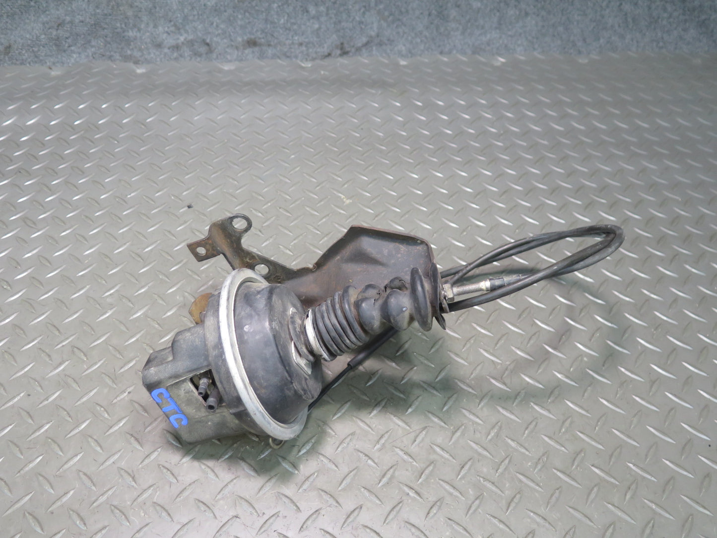 1984 Chevrolet Corvette C4 Cruise Control Servo Actuator w Cable & Bolts OEM