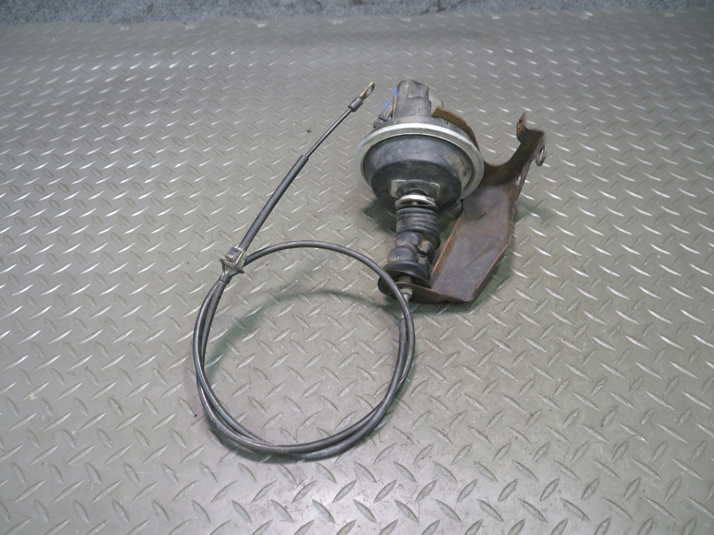 1984 Chevrolet Corvette C4 Cruise Control Servo Actuator w Cable & Bolts OEM