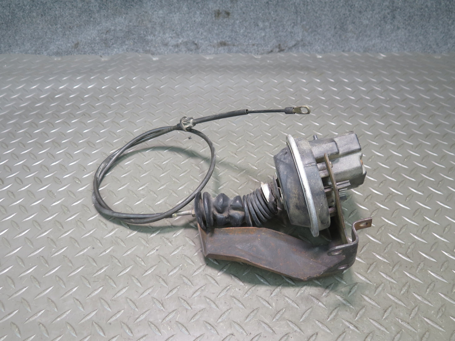 1984 Chevrolet Corvette C4 Cruise Control Servo Actuator w Cable & Bolts OEM