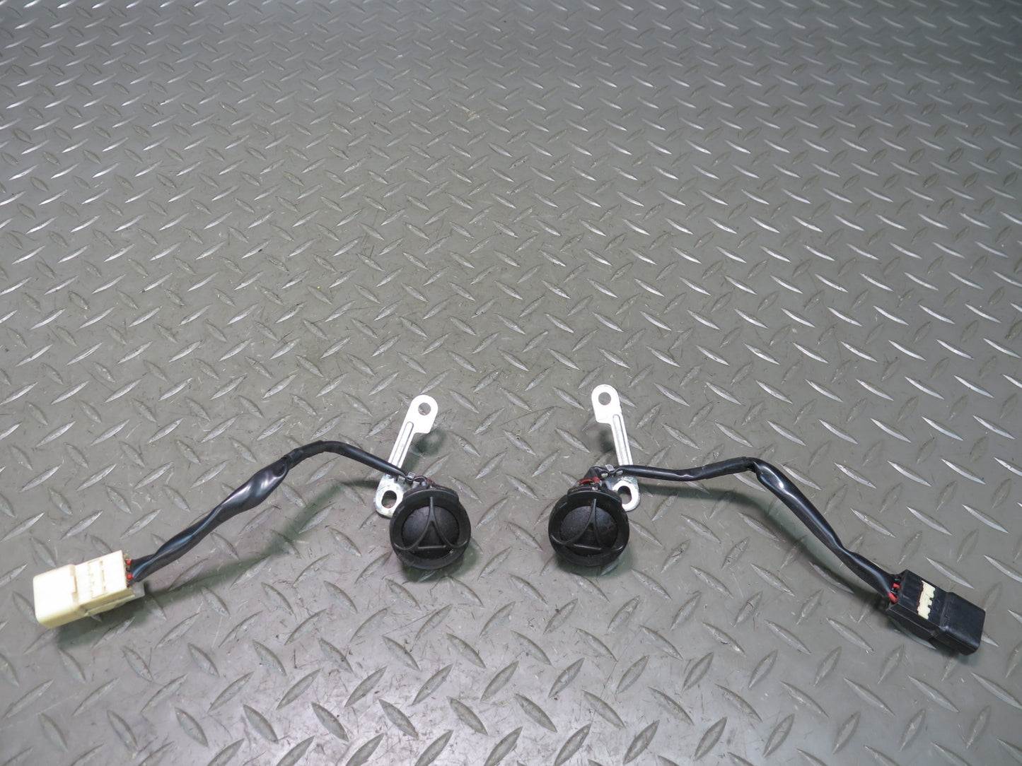 02-05 Lexus JCE10L IS300 Set of 2 Front Right & Left Door Speaker Tweeter OEM