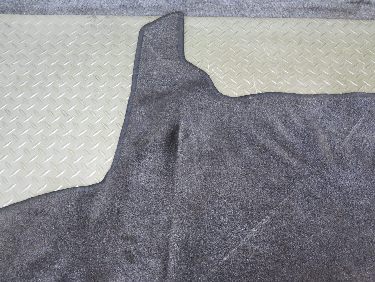01-05 Lexus JCE10L IS300 Sedan Rear Trunk Floor MAT Carpet Cover OEM