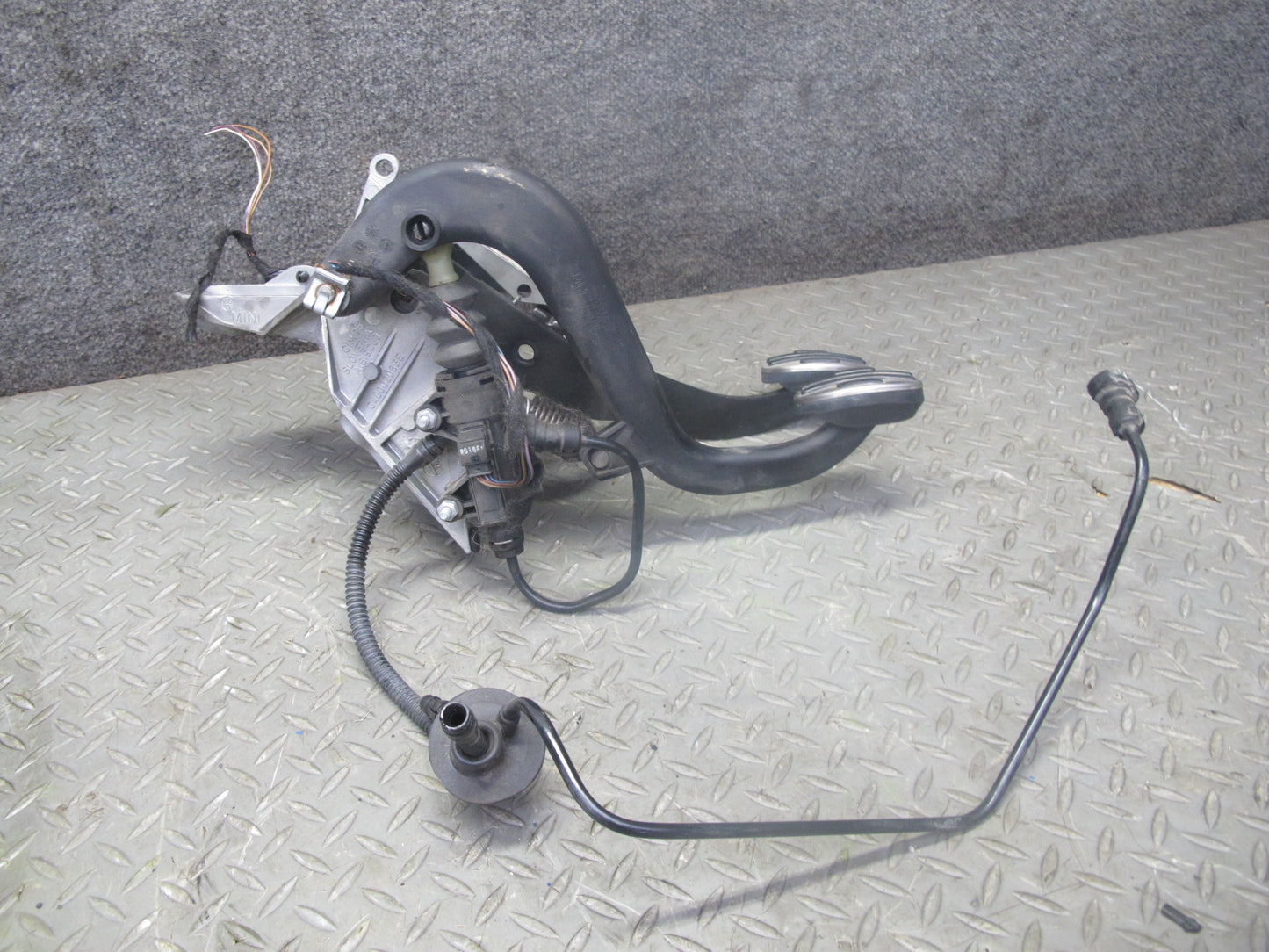 07-13 Mini S R55 R56 R57 R58 R59 M/T Gas Brake Clutch Pedal Cylinder Set OEM