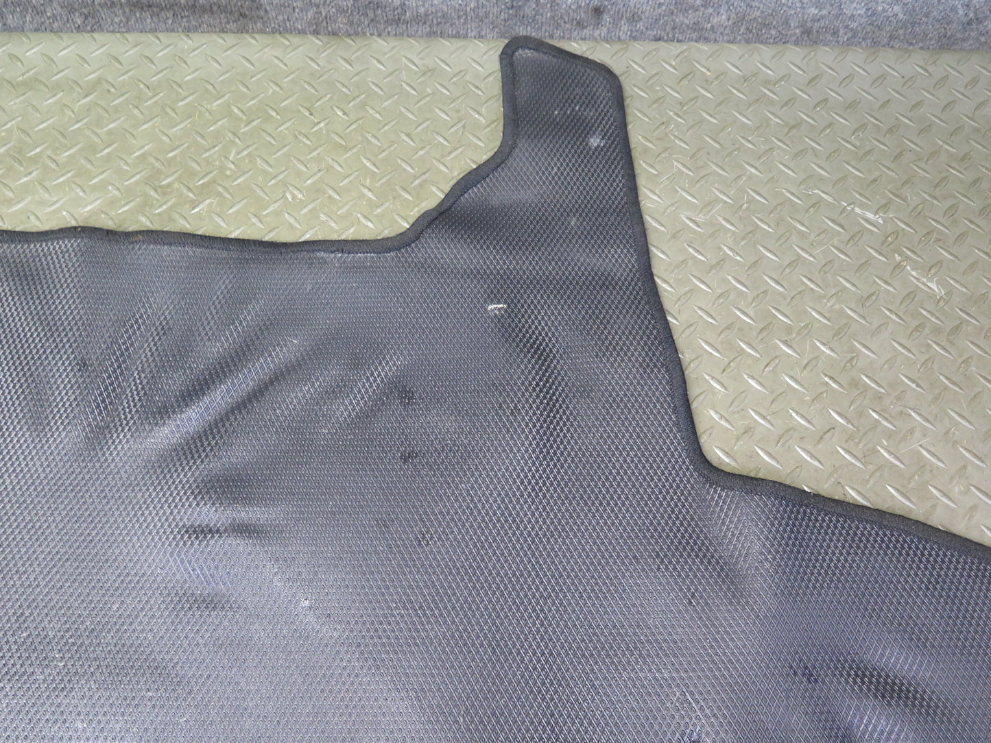 01-05 Lexus JCE10L IS300 Sedan Rear Trunk Floor MAT Carpet Cover OEM
