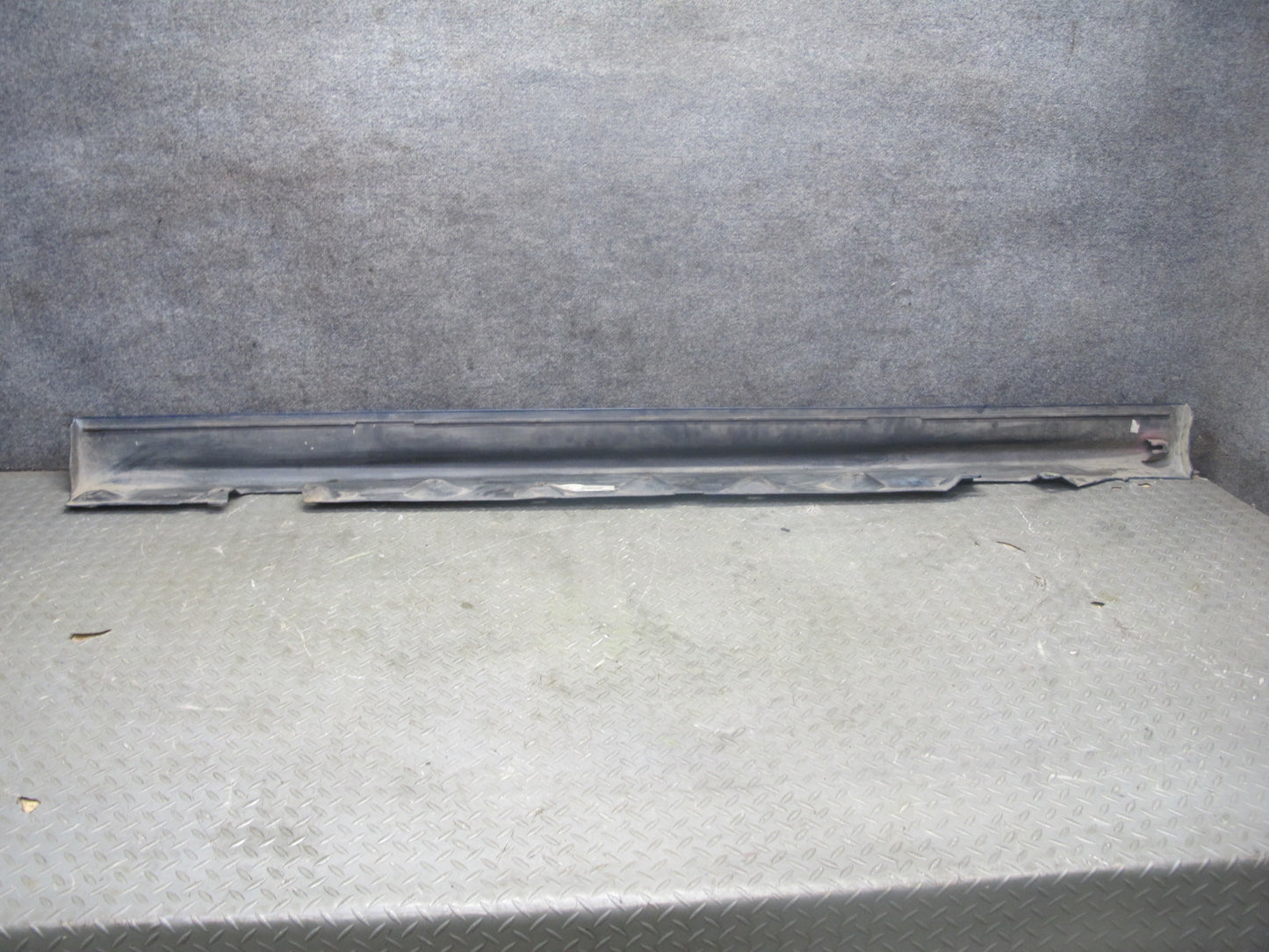 01-06 BMW E46 330Ci Coupe Convertible Right Side Skirt Rocker Panel Molding OEM