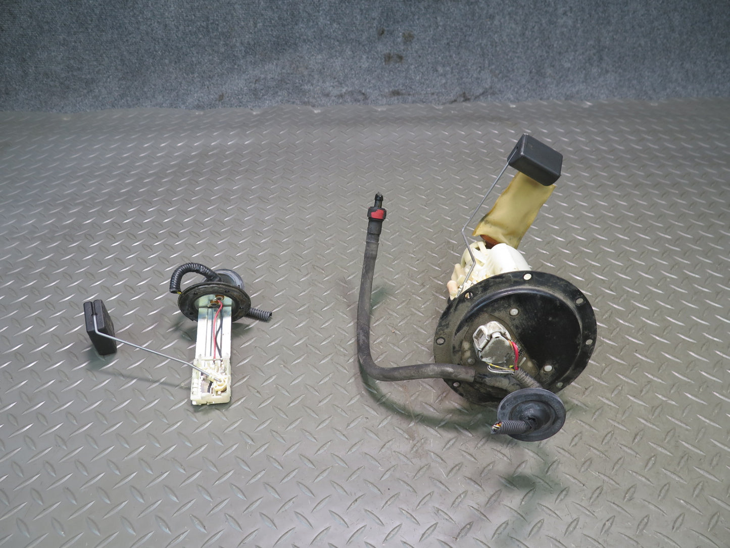 02-05 Lexus Z40 SC430 Fuel Pump Level Sensor Sending Unit Set OEM