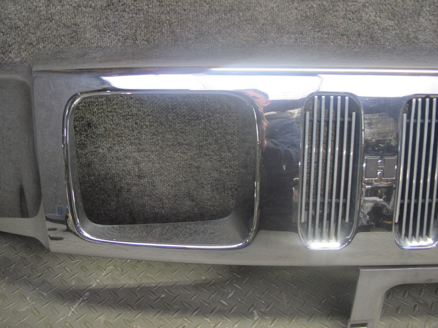 2003-2007 Hummer H2 Front Bumper Radiator Upper Grille Molding 15177227