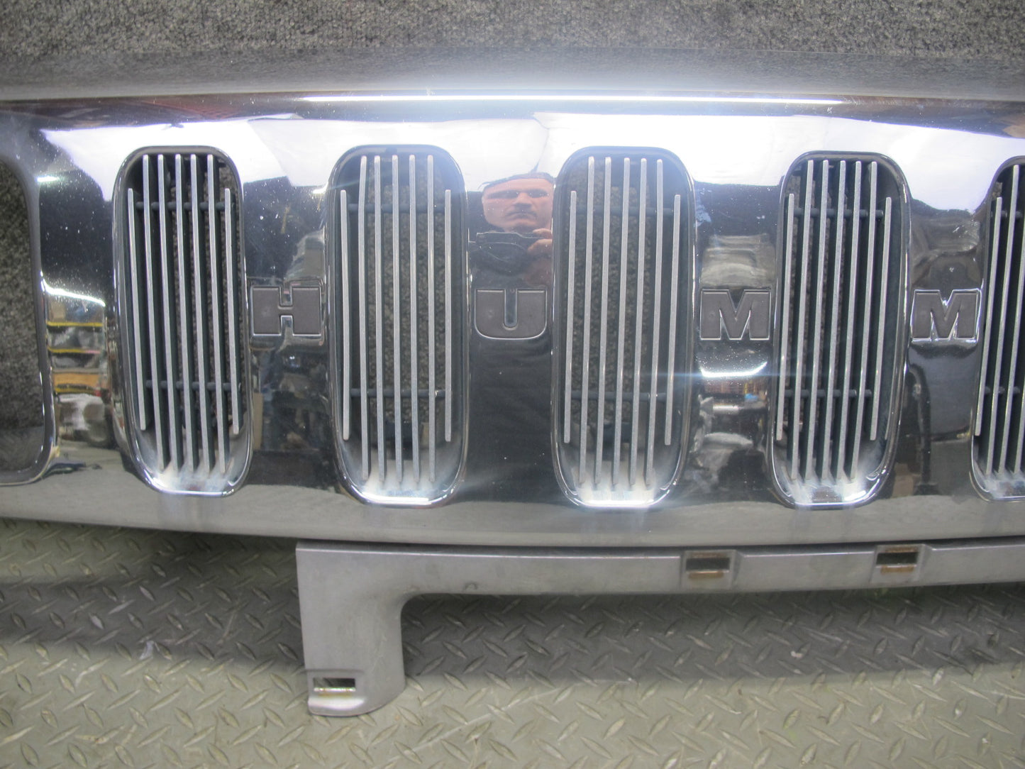 2003-2007 Hummer H2 Front Bumper Radiator Upper Grille Molding 15177227