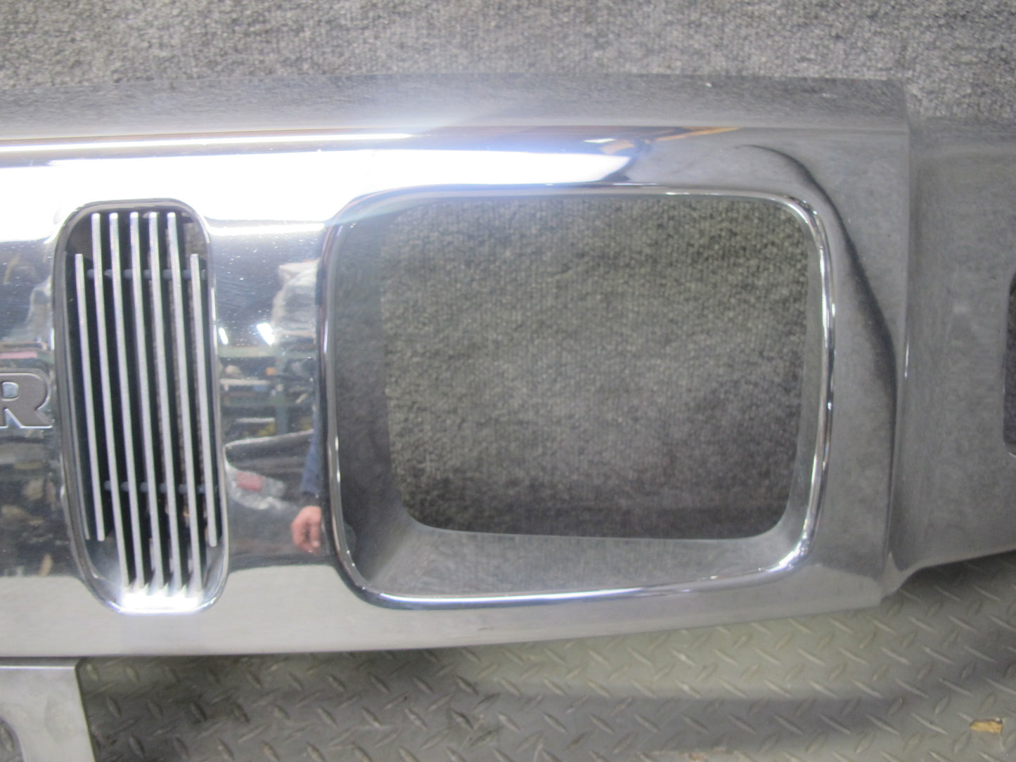 2003-2007 Hummer H2 Front Bumper Radiator Upper Grille Molding 15177227