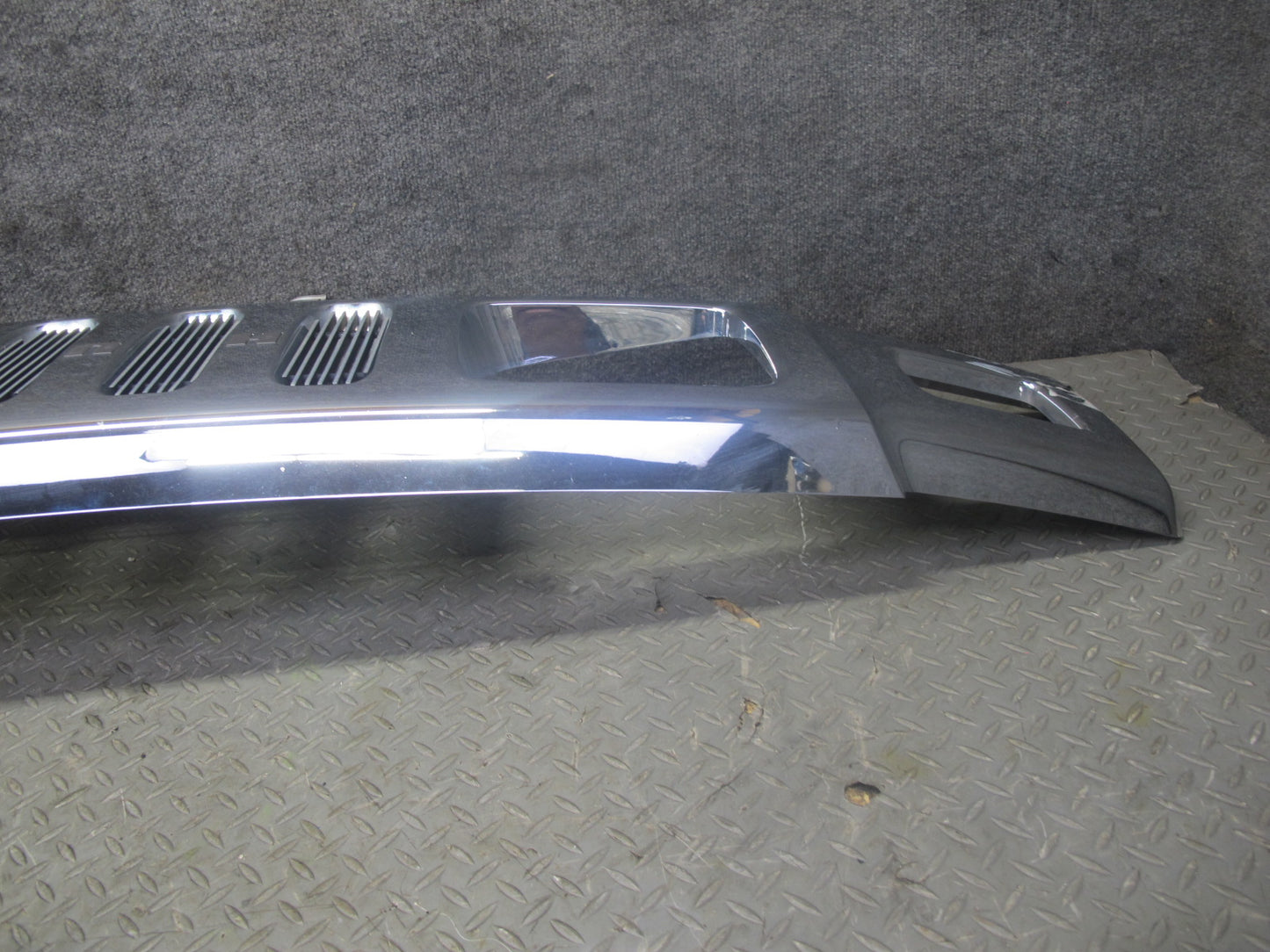 2003-2007 Hummer H2 Front Bumper Radiator Upper Grille Molding 15177227