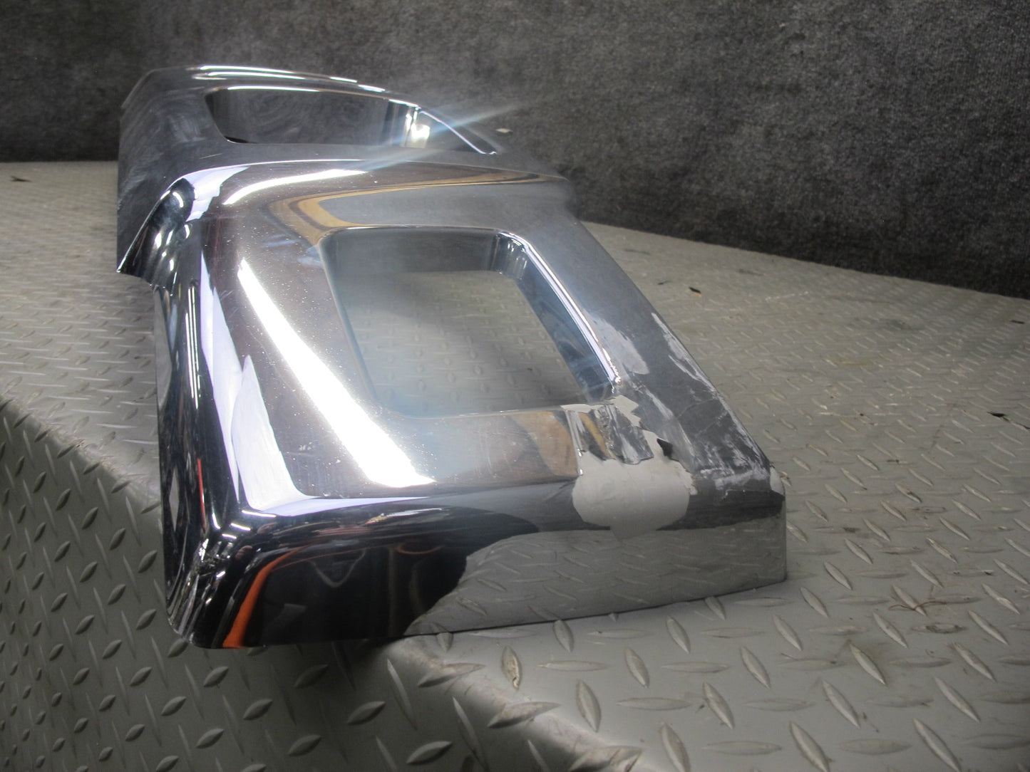 2003-2007 Hummer H2 Front Bumper Radiator Upper Grille Molding 15177227