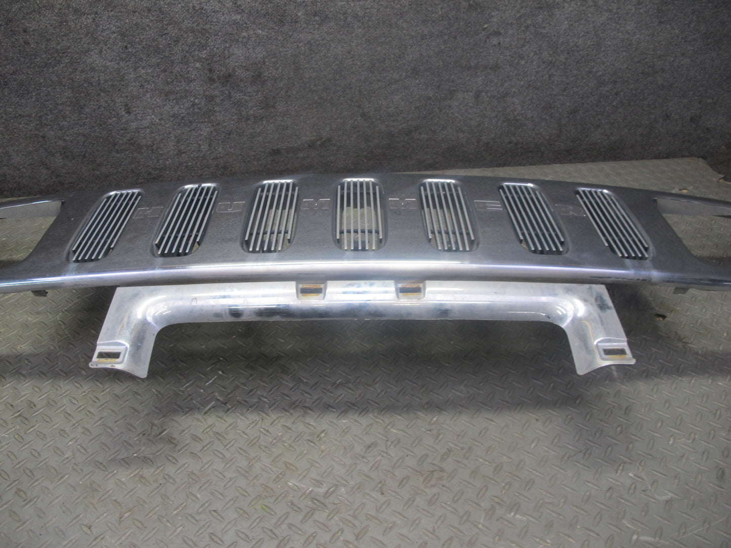 2003-2007 Hummer H2 Front Bumper Radiator Upper Grille Molding 15177227