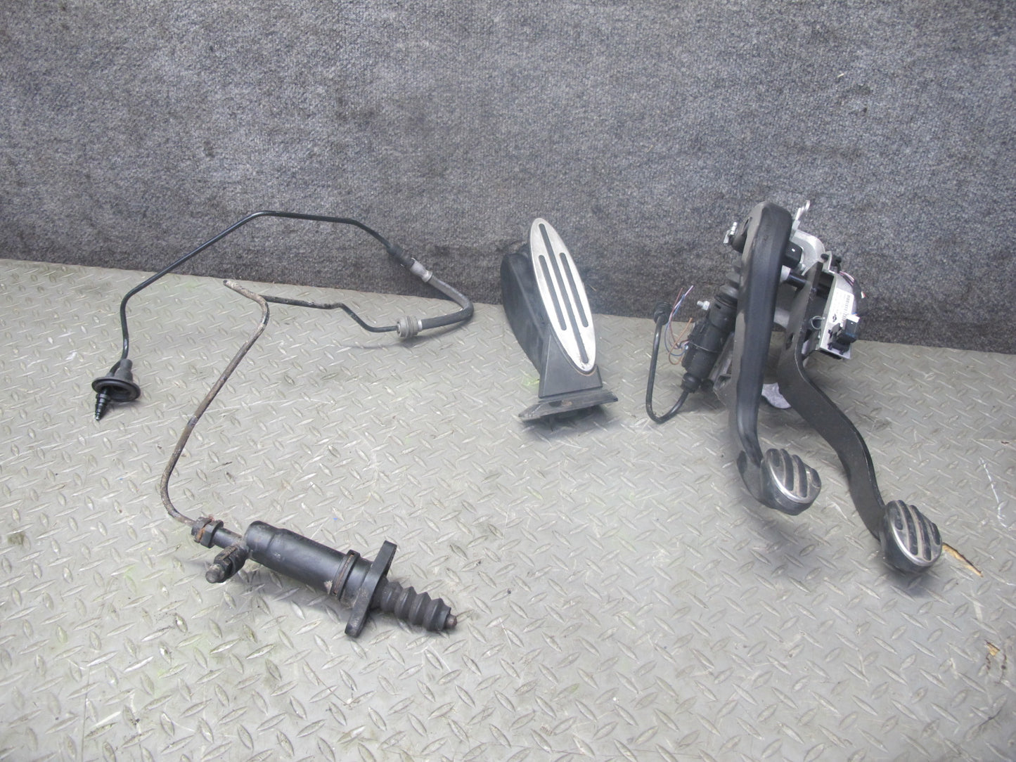 07-13 Mini S R55 R56 R57 R58 R59 M/T Gas Brake Clutch Pedal Cylinder Set OEM