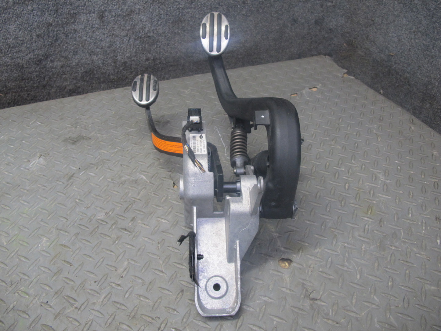 07-13 Mini S R55 R56 R57 R58 R59 M/T Gas Brake Clutch Pedal Cylinder Set OEM