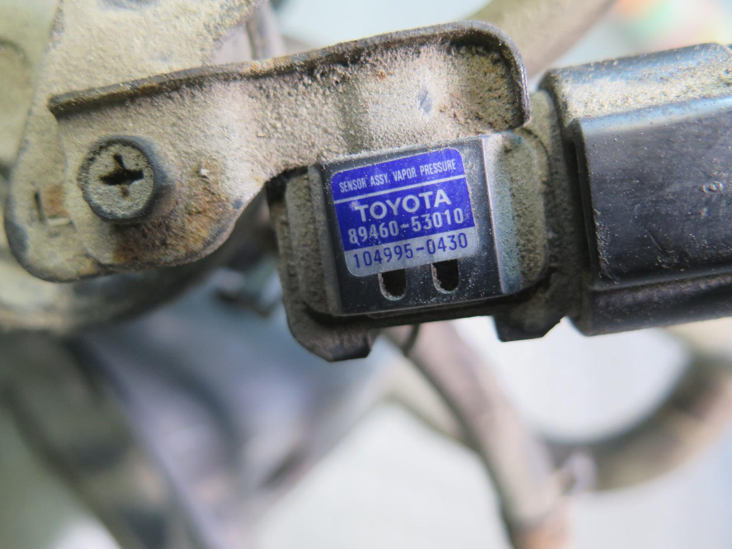 02-05 Lexus Z40 SC430 Fuel Evap Vapor Charcoal Canister w Sensor OEM