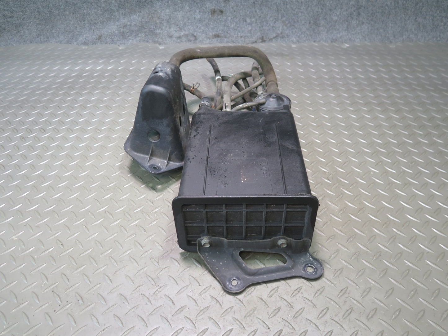 02-05 Lexus Z40 SC430 Fuel Evap Vapor Charcoal Canister w Sensor OEM