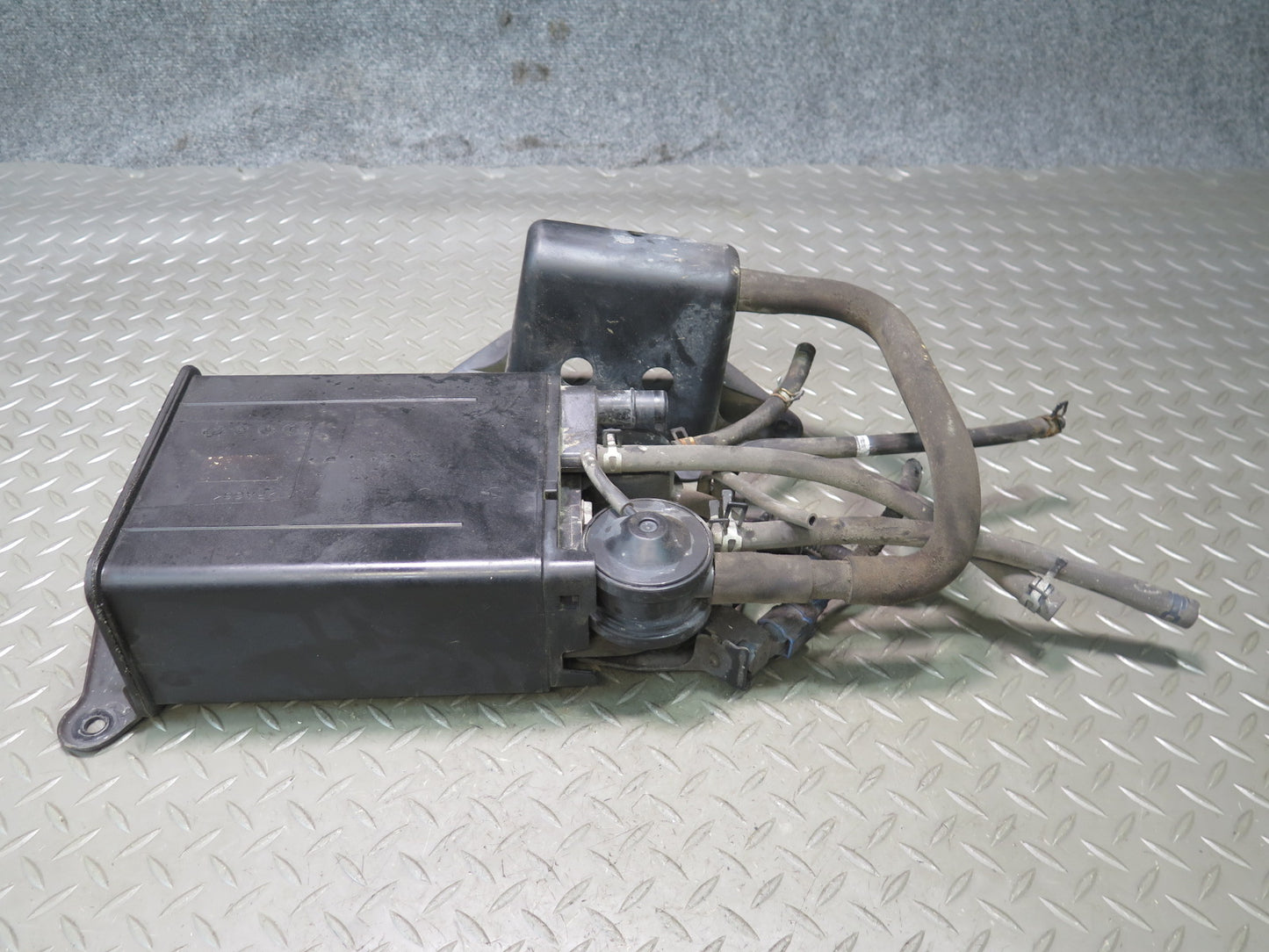 02-05 Lexus Z40 SC430 Fuel Evap Vapor Charcoal Canister w Sensor OEM