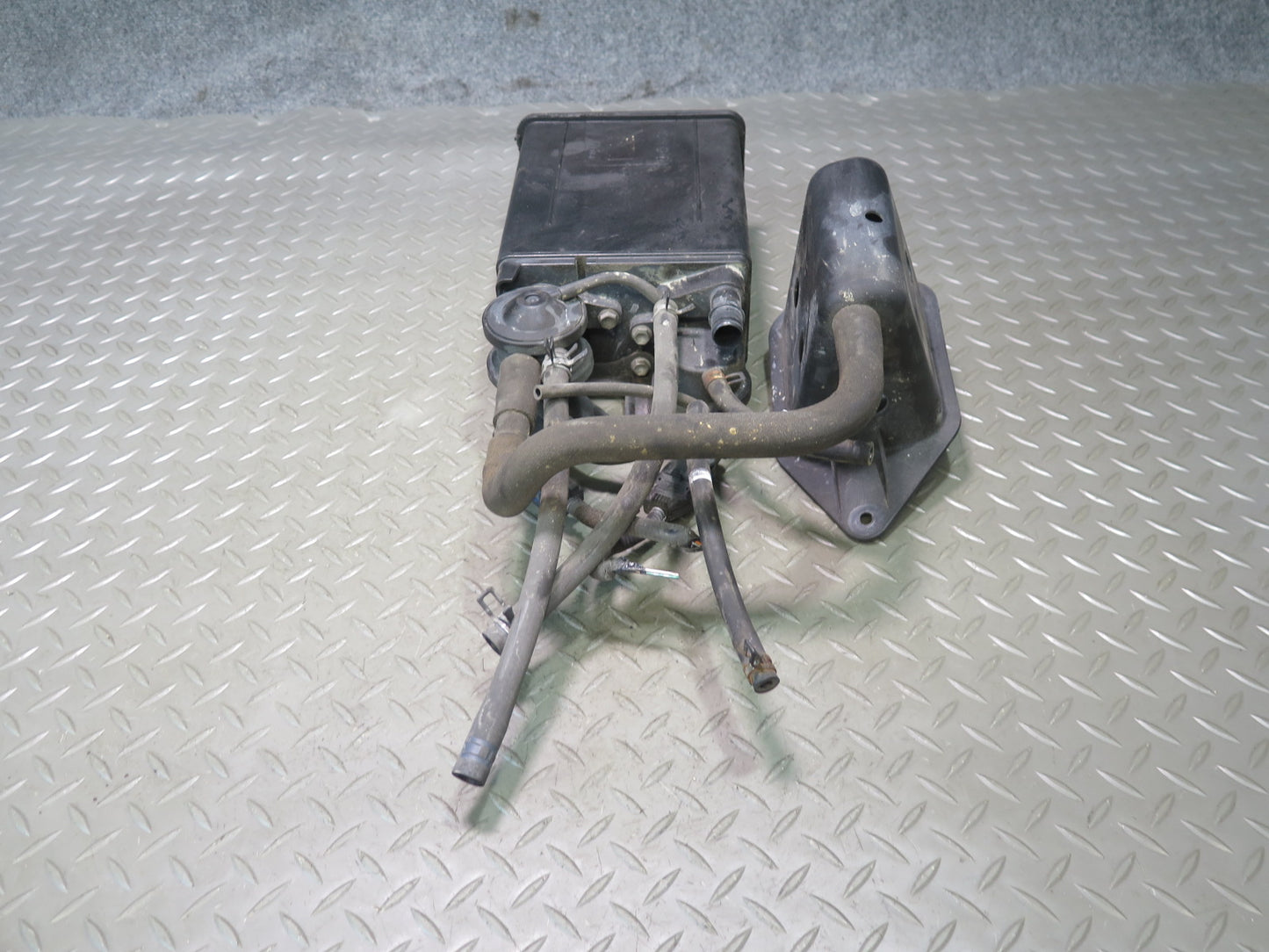 02-05 Lexus Z40 SC430 Fuel Evap Vapor Charcoal Canister w Sensor OEM